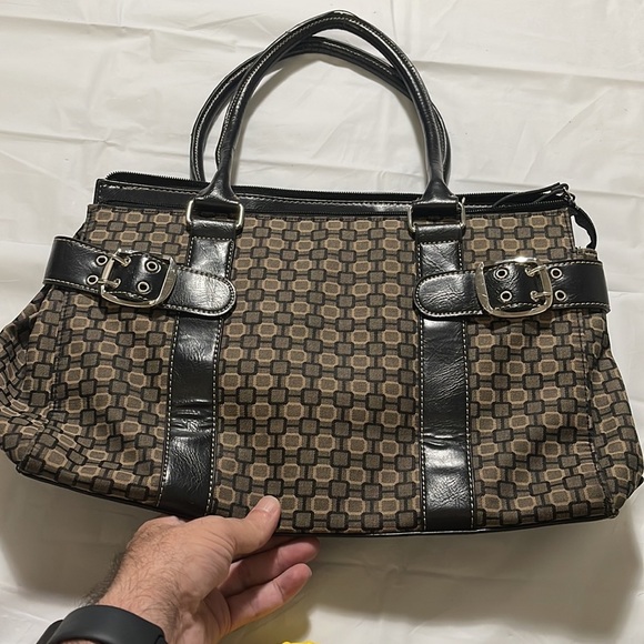 Nine West women’s hand bag like new condition. Dimensions in photos - Picture 2 of 9